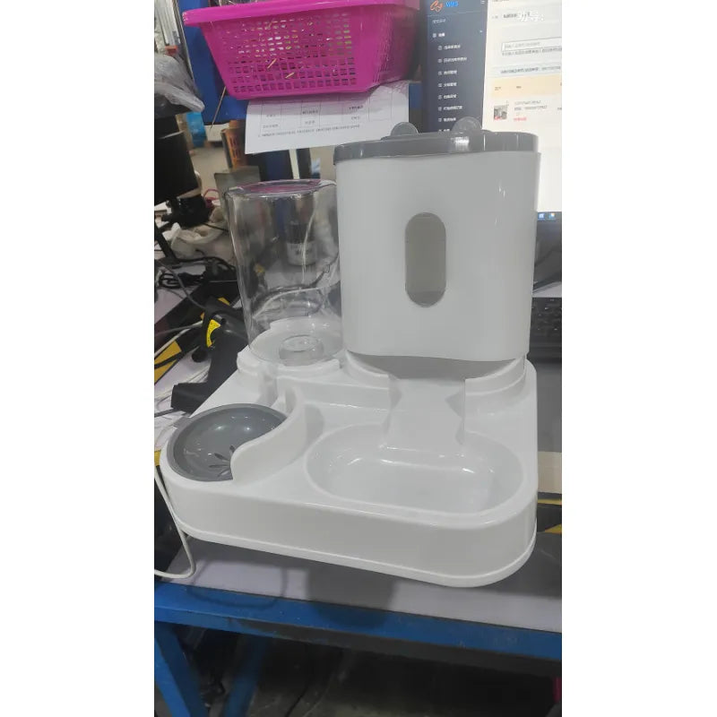 Furry Friend Dual Feeder & Hydration Station