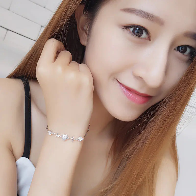 Timeless Love Chic Silver Heart - Clover Bracelet